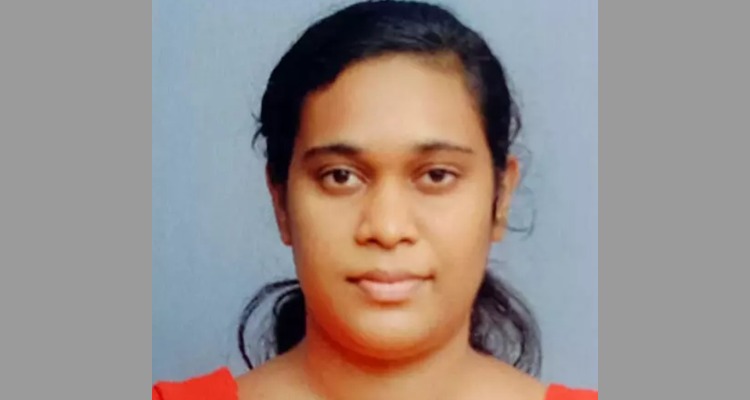 വീട്ടില്‍വച്ച് പാമ്പുകടിയേറ്റ് യുവതി മരിച്ചു